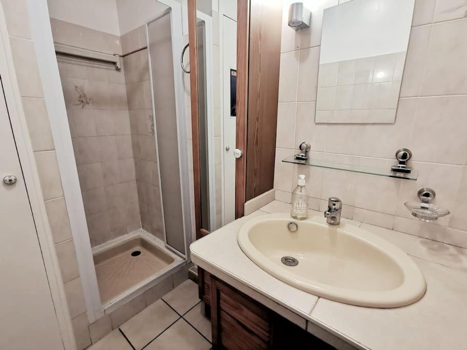 Apartment T2 Au Calme-vue Et Baie De Collioure-garage Collioure